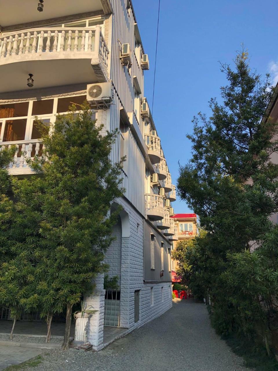 Twins Hotel Кобулети Екстериор снимка